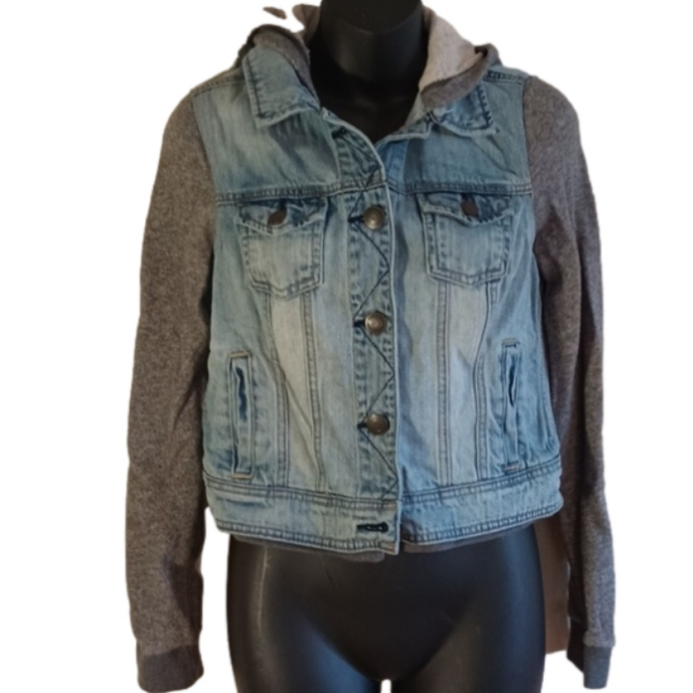 AMERICAN Eagle Jean jacket. Hoodie style, size small. Great used condition.